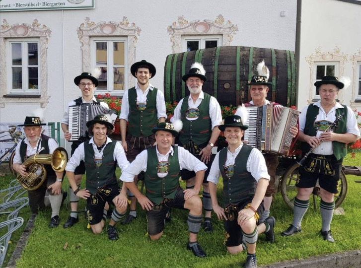 Neuhauser Stadlmusikanten und Stadlplattler